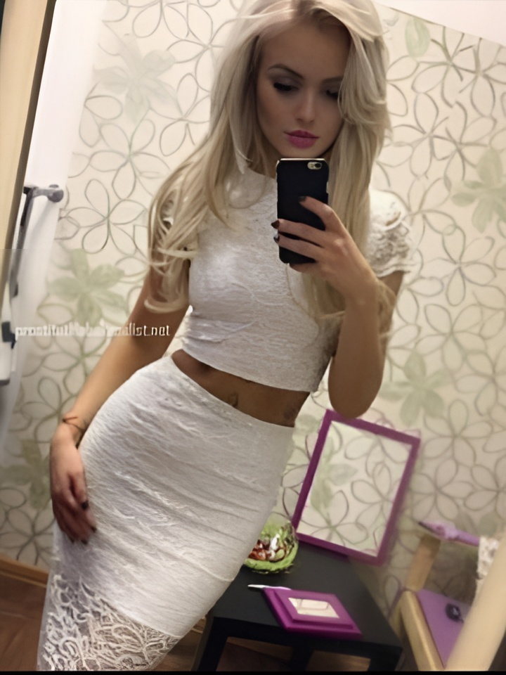 Каролина привлекальеная девушка из  цена от 1500 руб