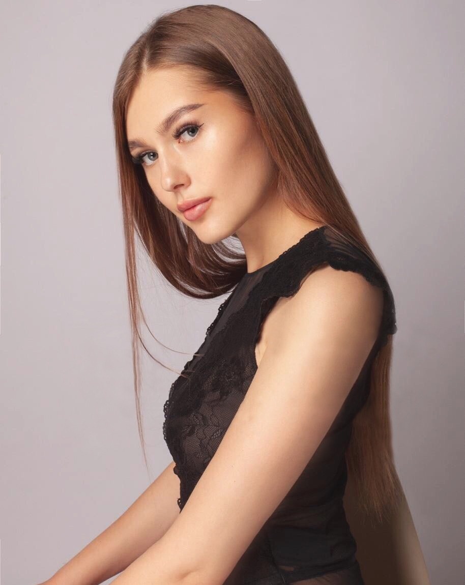 Аня привлекальеная девушка из  цена от 3500 руб