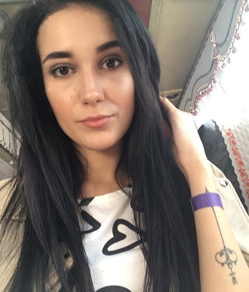 Эмилия привлекальеная девушка из  цена от 3000 руб