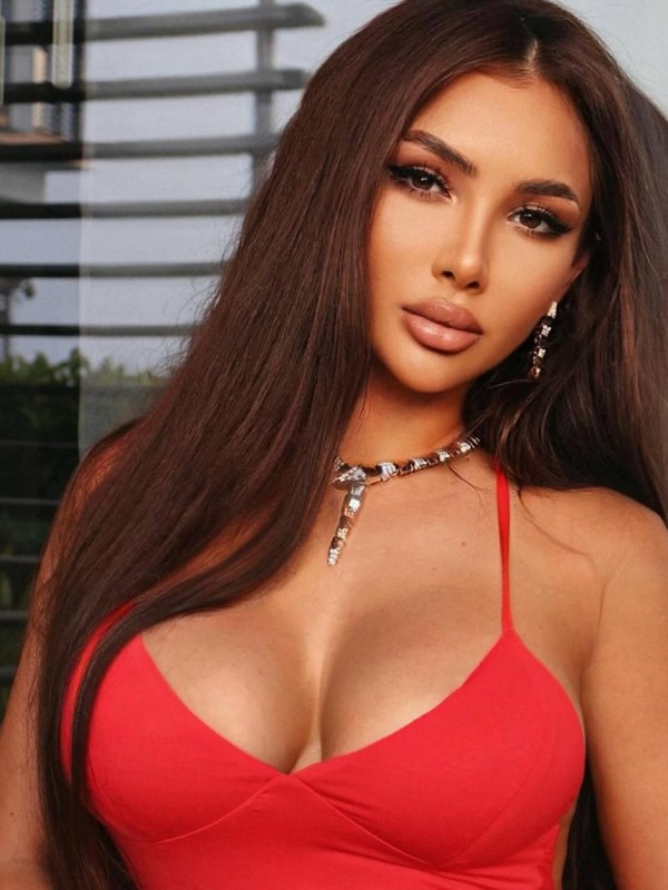 Дана привлекательная девушка из  цена от 9000 руб